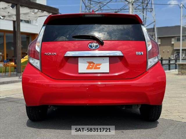 Toyota AQUA 2015-10 8561149-13