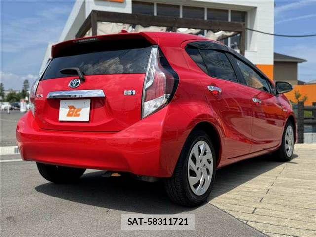 Toyota AQUA 2015-10 8561149-14