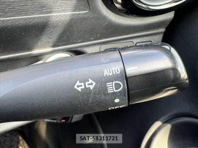 Toyota AQUA 2015-10 8561149-24