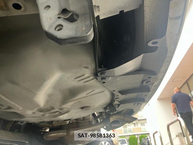 Toyota AQUA 2015-10 8561140-12