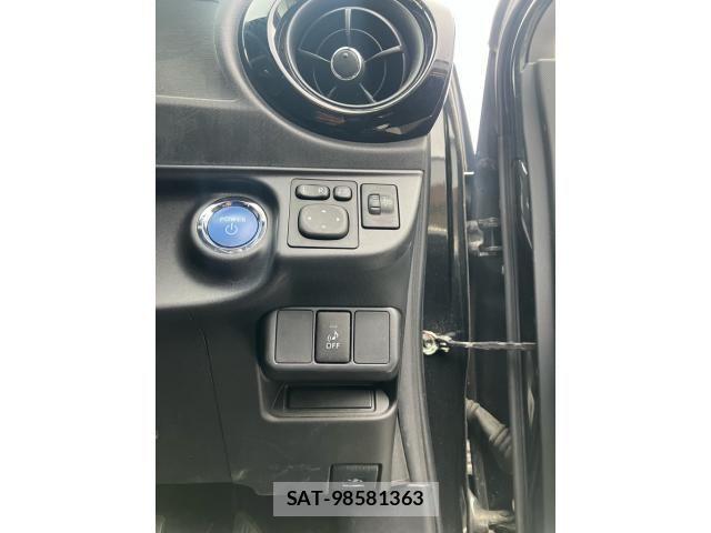 Toyota AQUA 2015-10 8561140-17
