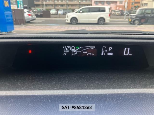 Toyota AQUA 2015-10 8561140-21