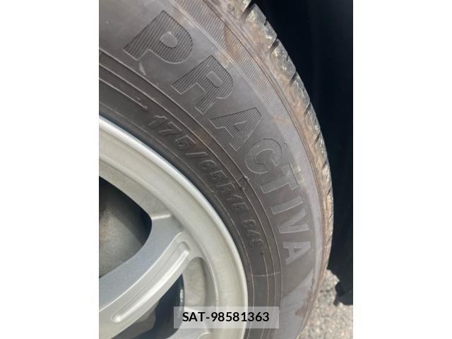 Toyota AQUA 2015-10 8561140-8
