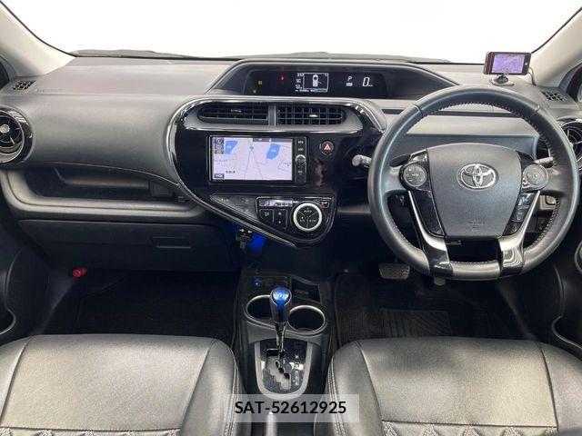 Toyota AQUA 2017-12 8561123-1