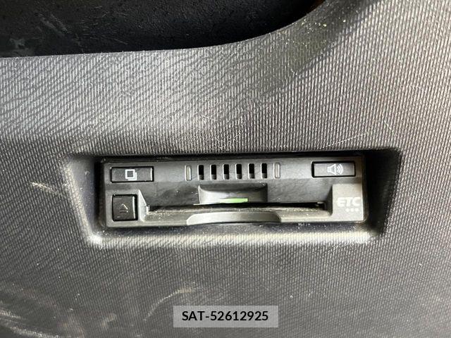 Toyota AQUA 2017-12 8561123-4