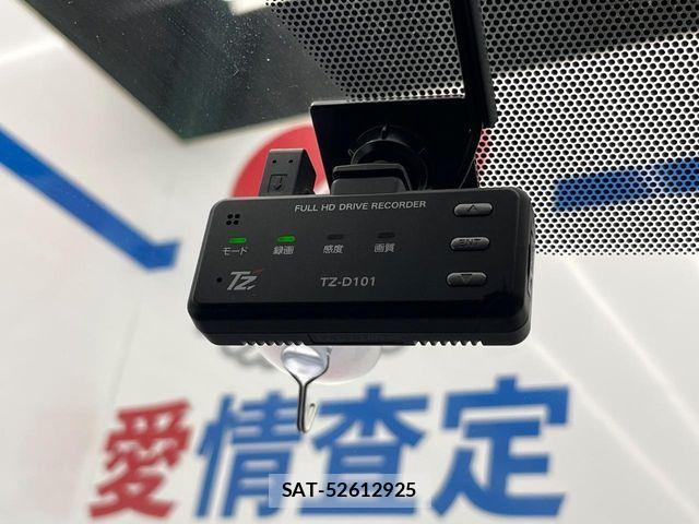 Toyota AQUA 2017-12 8561123-6