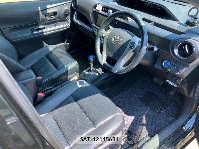 Toyota AQUA 2014-03 8561160-11