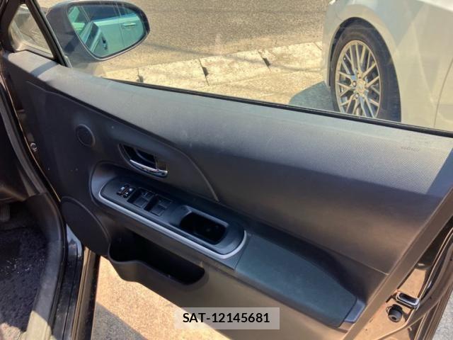 Toyota AQUA 2014-03 8561160-12