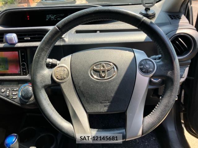 Toyota AQUA 2014-03 8561160-15