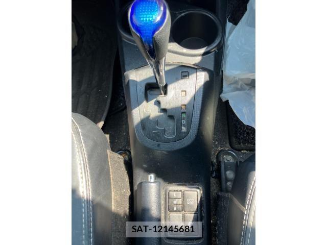 Toyota AQUA 2014-03 8561160-18