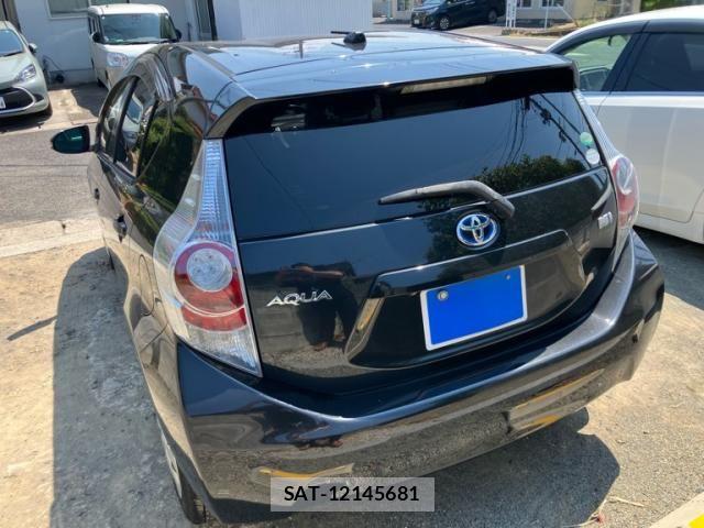 Toyota AQUA 2014-03 8561160-2
