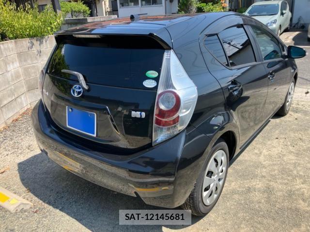 Toyota AQUA 2014-03 8561160-3