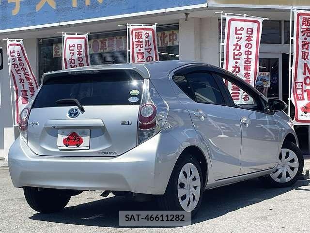 Toyota AQUA 2013-12 8561145-2