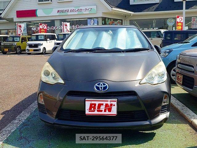 Toyota AQUA 2012-03 8561150-11