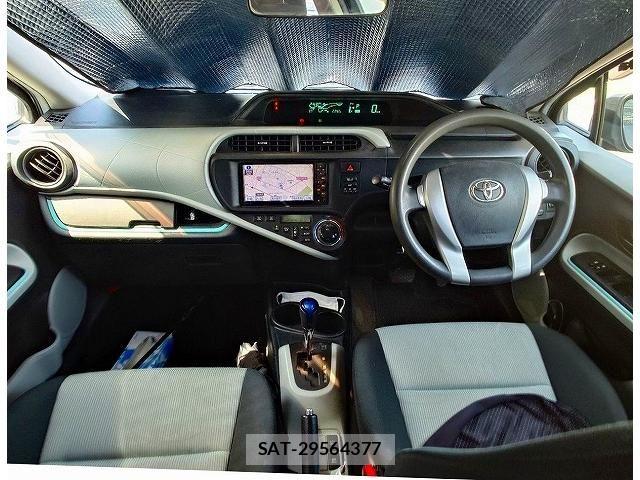 Toyota AQUA 2012-03 8561150-1