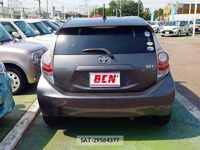 Toyota AQUA 2012-03 8561150-13
