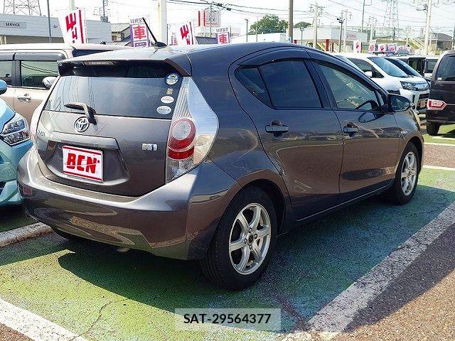 Toyota AQUA 2012-03 8561150-2