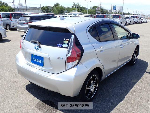 Toyota AQUA 2016-03 8561114-10