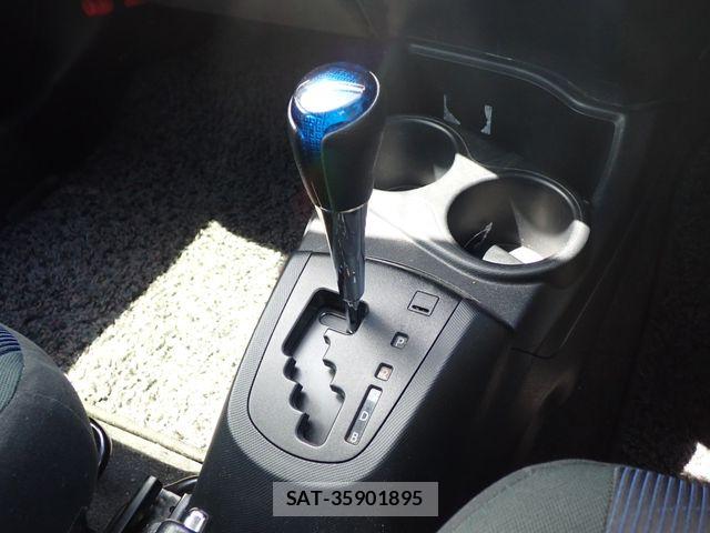 Toyota AQUA 2016-03 8561114-18