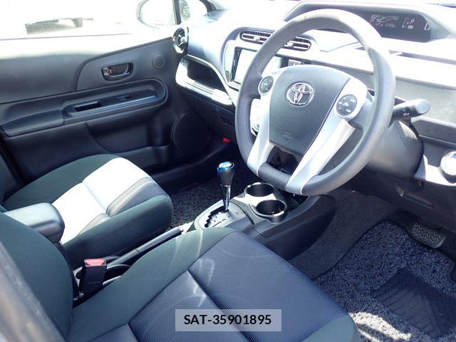 Toyota AQUA 2016-03 8561114-1