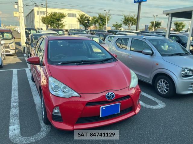 Toyota AQUA 2013-03 8561159-0
