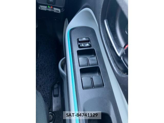 Toyota AQUA 2013-03 8561159-9