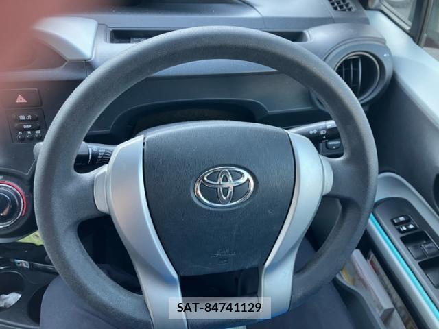Toyota AQUA 2013-03 8561159-13