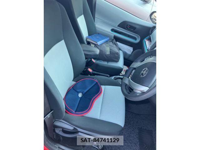 Toyota AQUA 2013-03 8561159-7