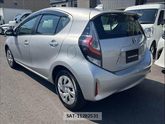 Toyota AQUA 2021-07 8561126-9