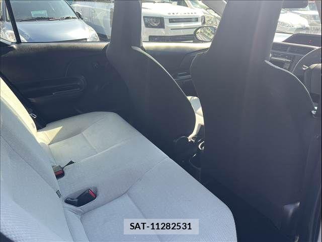 Toyota AQUA 2021-07 8561126-13