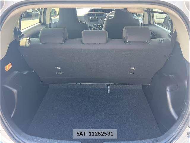 Toyota AQUA 2021-07 8561126-16