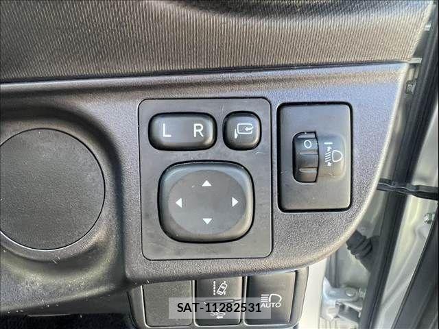 Toyota AQUA 2021-07 8561126-22