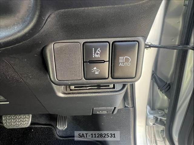 Toyota AQUA 2021-07 8561126-23