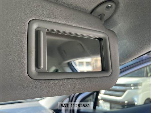 Toyota AQUA 2021-07 8561126-28