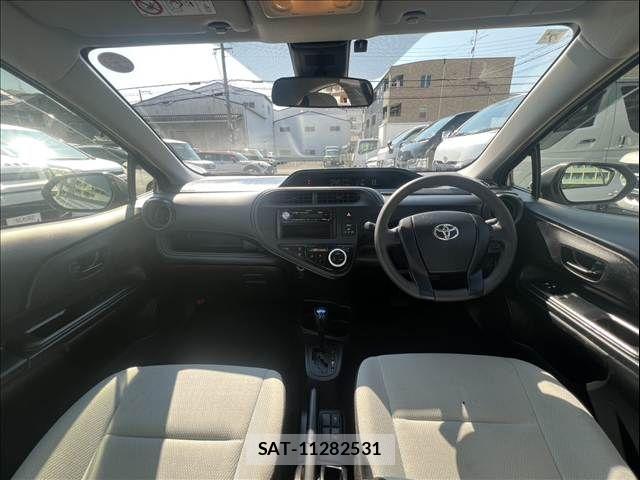 Toyota AQUA 2021-07 8561126-2