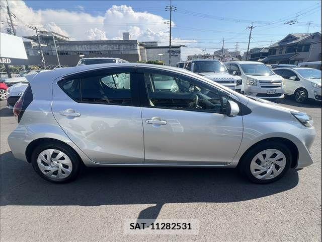 Toyota AQUA 2021-07 8561126-5