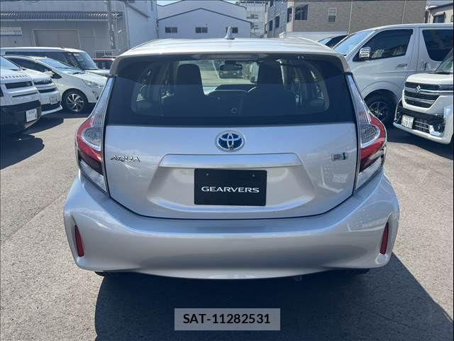 Toyota AQUA 2021-07 8561126-8