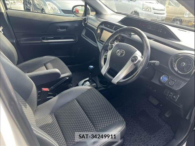 Toyota AQUA 2016-09 8561135-11