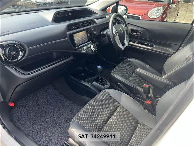 Toyota AQUA 2016-09 8561135-13