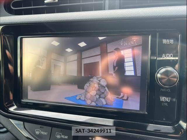 Toyota AQUA 2016-09 8561135-16