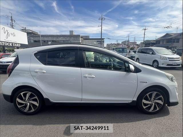 Toyota AQUA 2016-09 8561135-4
