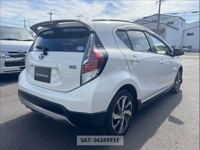 Toyota AQUA 2016-09 8561135-6