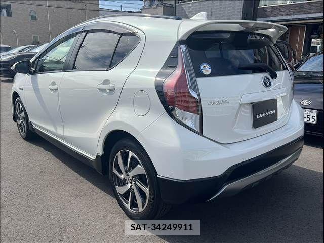 Toyota AQUA 2016-09 8561135-8