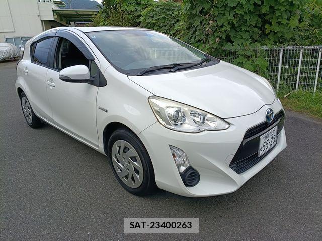 Toyota AQUA 2015-11 8561138-0