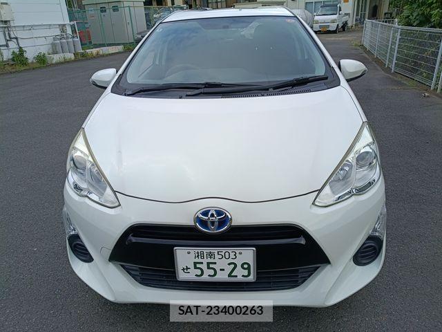 Toyota AQUA 2015-11 8561138-12