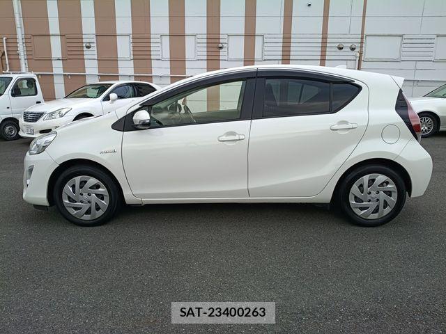 Toyota AQUA 2015-11 8561138-14