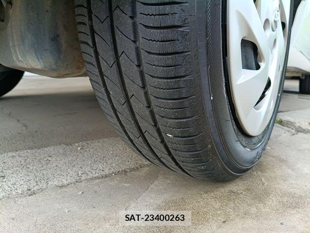 Toyota AQUA 2015-11 8561138-18