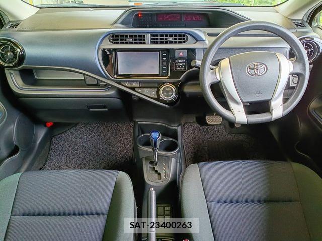 Toyota AQUA 2015-11 8561138-2