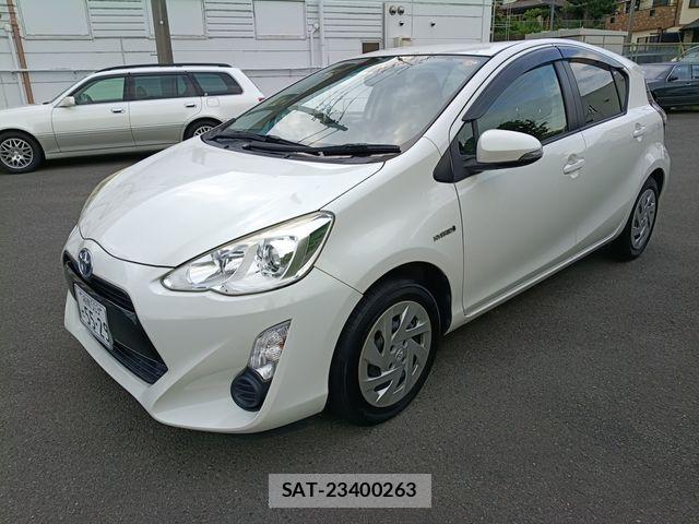 Toyota AQUA 2015-11 8561138-3