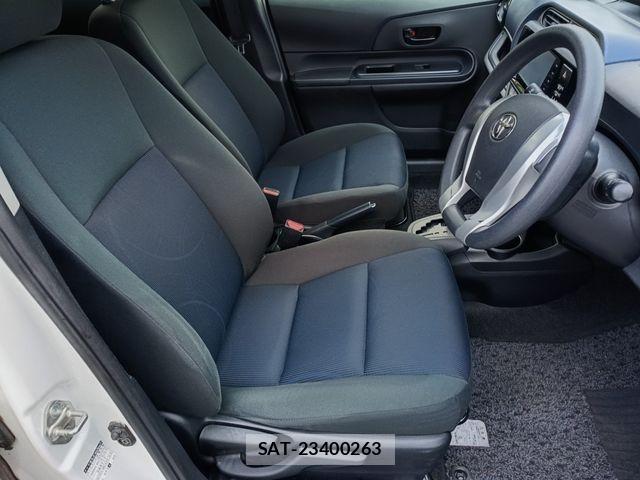 Toyota AQUA 2015-11 8561138-5